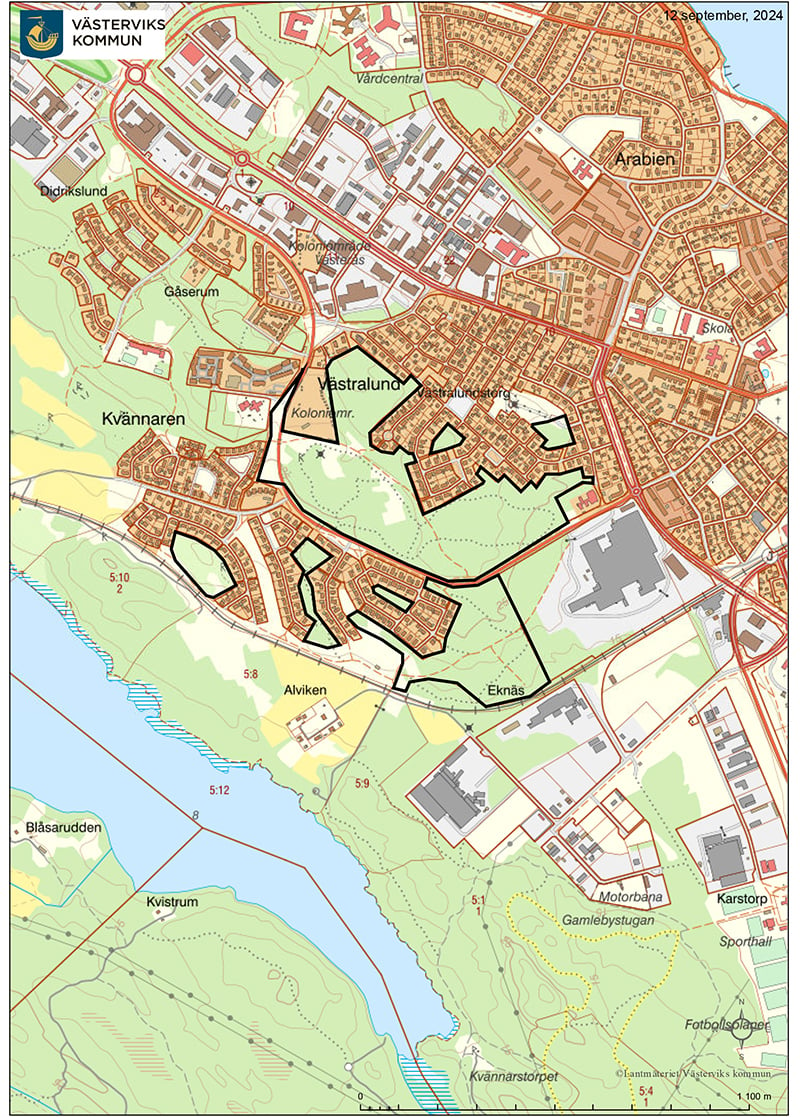 Karta 1 som visar områden som berörs av naturvårdsåtgärderna i kommunens skog i Västervik inringat i svart linje.