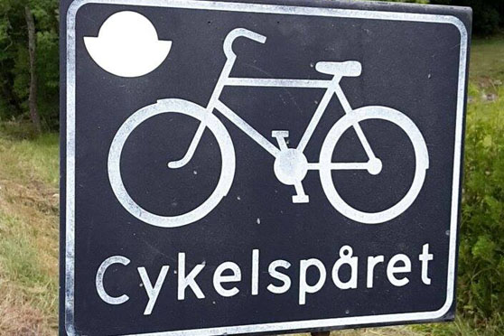 Skylt med ritad cykel och texten cykelspåret