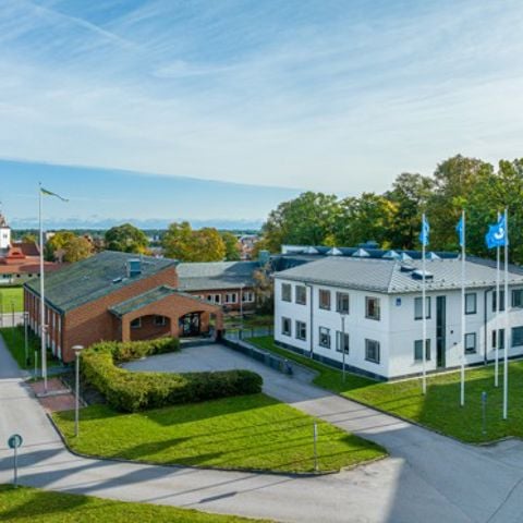 Flygbild över kommunhuset.