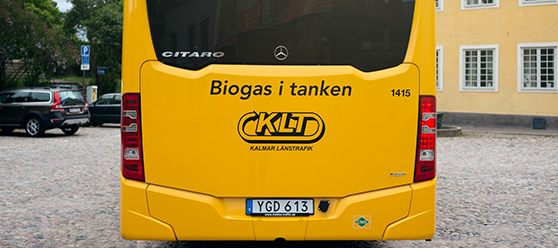 bild på en gul regionalbuss 