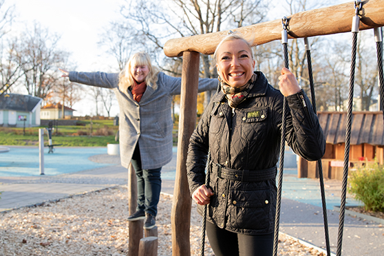 Sara och Anna i hinderbanan