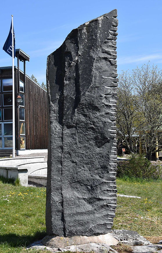 Staty med stenblock