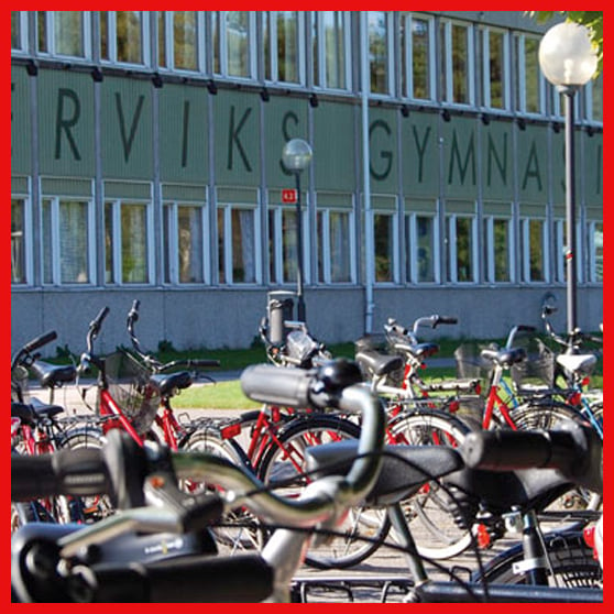 bild på västerviks gymnasium i röd ram